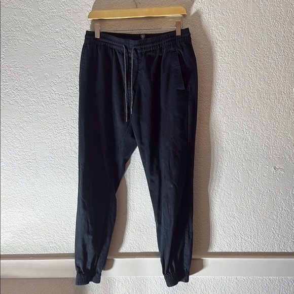 Volcom Black Sweatpants with Elastic Cuffs and Relaxed Fit - Picture 1 of 1